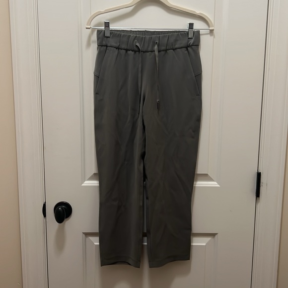 Lululemon On the Fly Crop Woven 23” NWOT - Picture 3 of 5